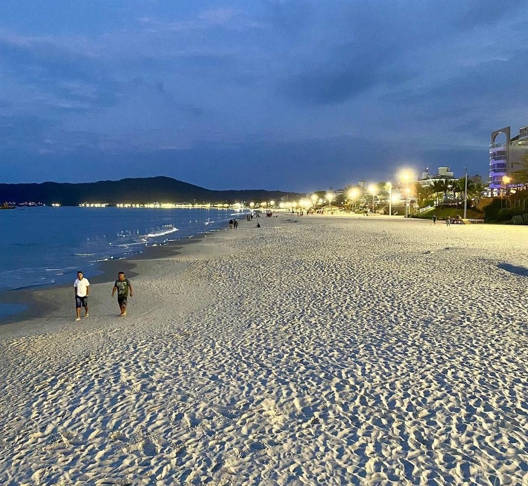 praia-inicio-da-noite